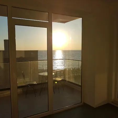 Horizon - Beachfront アパート Sarandë