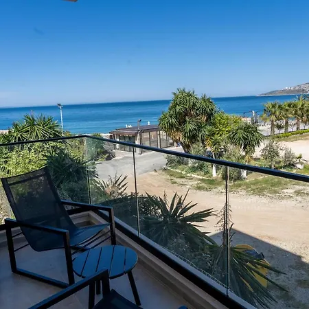 Horizon - Beachfront アパート Sarandë
