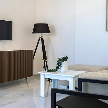 Horizon - Beachfront Apartment *