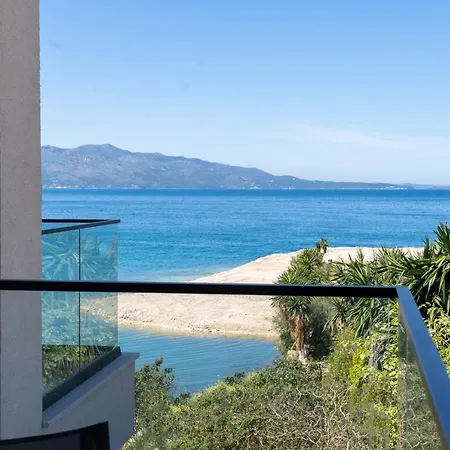 Horizon - Beachfront *
