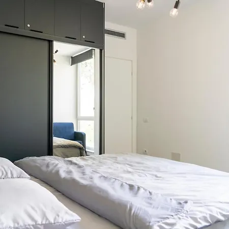 Horizon - Beachfront Apartment