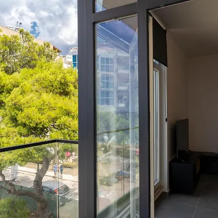 Horizon - Beachfront Apartment *