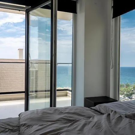 Horizon - Beachfront Apartment *