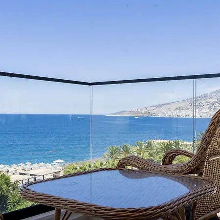 Horizon - Beachfront Apartment